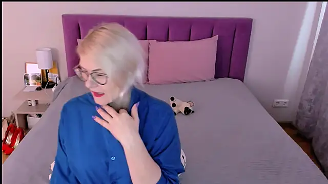 sabrinamacmarren online show from 11-21-25, 09:52