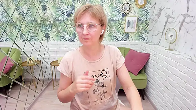 Paris Cherry online show from 11-05-25, 08:31