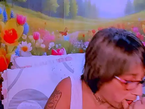 Snapshot of indianroxy chatting on 10-22-25, 07:13 indianroxy online show from 10-22-25, 07:13