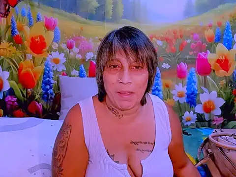 Snapshot of indianroxy chatting on 10-26-25, 04:13 indianroxy online show from 10-26-25, 04:13