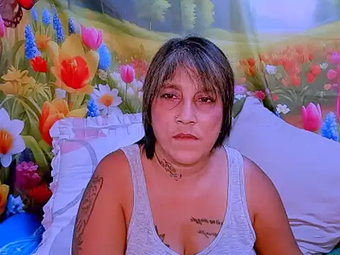 Snapshot of indianroxy chatting on 11-15-25, 06:44 indianroxy online show from 11-15-25, 06:44