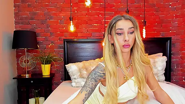 ChristynaRoss online show from 01-10-26, 08:21