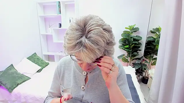 EvelynJoyful online show from 12-04-25, 05:06