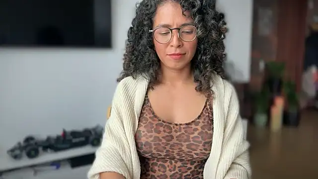 illaroom online show from 10-10-25, 08:41