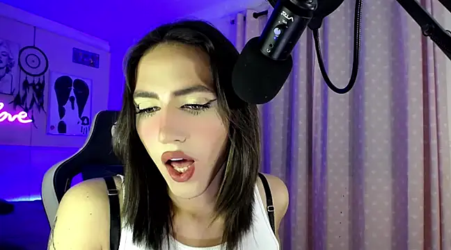 Snapshot of charlottesexxx chatting on 01-28-25, 02:11 charlottesexxx online show from 01-28-25, 02:11