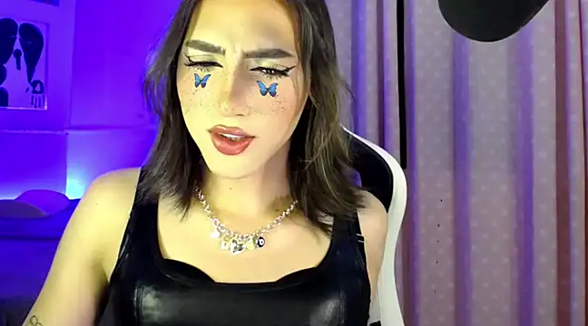 Snapshot of charlottesexxx chatting on 01-28-25, 09:50 charlottesexxx online show from 01-28-25, 09:50