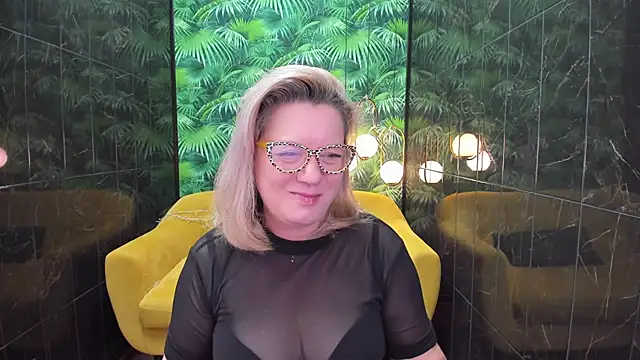 Snapshot of LeaPure chatting on 01-02-25, 05:14 LeaPure online show from 01-02-25, 05:14