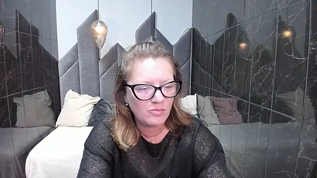 Snapshot of LeaPure chatting on 09-28-25, 05:24 LeaPure online show from 09-28-25, 05:24