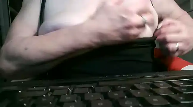 Snapshot of heidi60 chatting on 02-14-25, 03:36 heidi60 online show from 02-14-25, 03:36