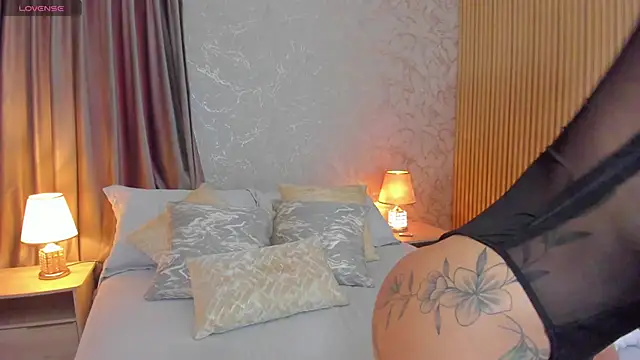 Sarah Stone  online show from 10-18-25, 08:31