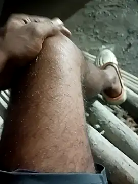 Snapshot of Bengali_BULL1 chatting on 09-30-25, 04:12 Bengali BULL1 online show from 09-30-25, 04:12