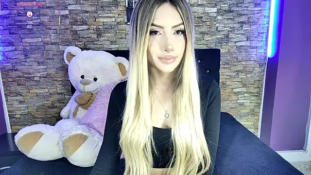 Snapshot of ale_lovee chatting on 02-19-25, 02:33 ale lovee online show from 02-19-25, 02:33