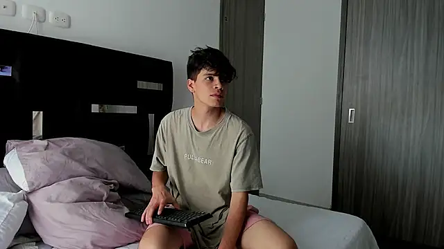 Dimitrixxx   online show from 02-06-25, 02:04