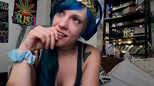 Snapshot of TheDaisyChaos chatting on 11-17-25, 02:06 TheDaisyChaos online show from 11-17-25, 02:06