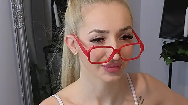 JuliaJuliette online show from 02-23-25, 08:55