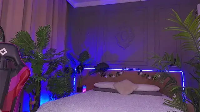 Snapshot of Devilinee chatting on 02-25-25, 07:20 Devilinee online show from 02-25-25, 07:20