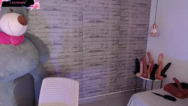 TinnaCobb online show from 12-05-25, 04:25