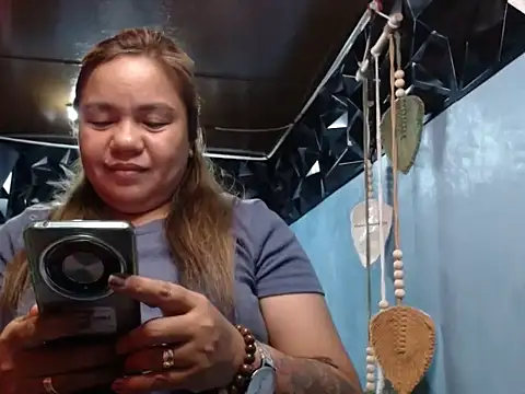 Snapshot of ambersmile chatting on 11-25-25, 08:58 ambersmile online show from 11-25-25, 08:58