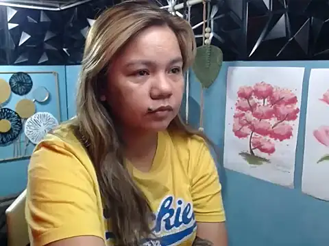 Snapshot of ambersmile chatting on 12-14-25, 09:30 ambersmile online show from 12-14-25, 09:30