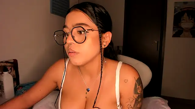 Snapshot of Naiara_sex chatting on 02-09-25, 02:18 Naiara sex online show from 02-09-25, 02:18