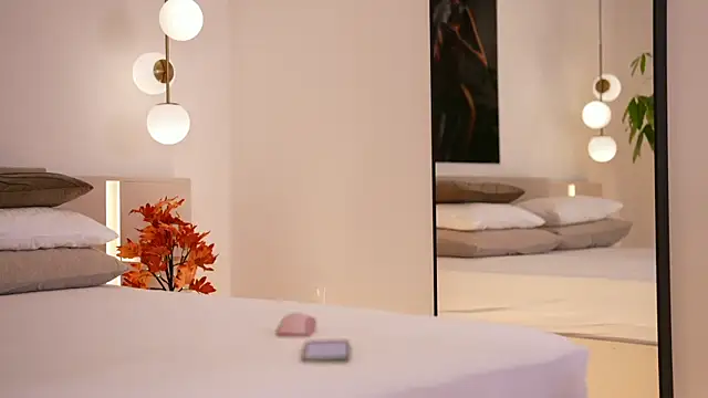 DoviaClaire online show from 11-17-25, 07:47