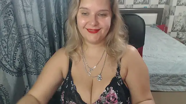 Snapshot of Boolochka chatting on 11-10-25, 11:42 Boolochka online show from 11-10-25, 11:42