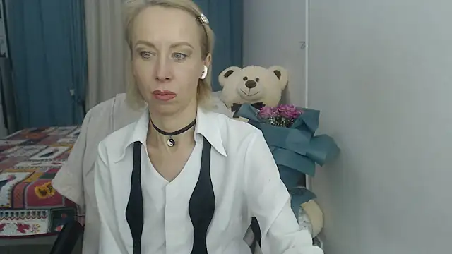 LuxuryNika online show from 12-16-24, 06:38