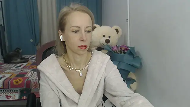 LuxuryNika online show from 12-18-24, 04:17
