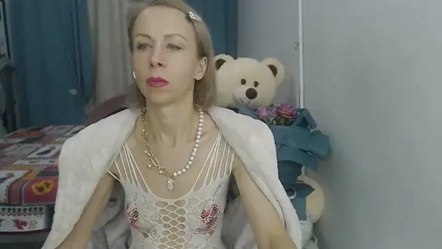 LuxuryNika online show from 12-18-24, 07:19
