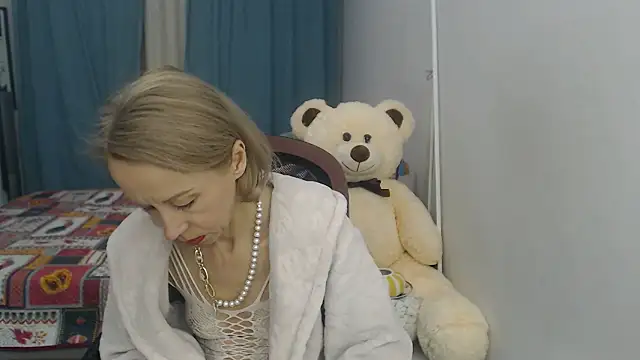 LuxuryNika online show from 12-19-24, 06:12