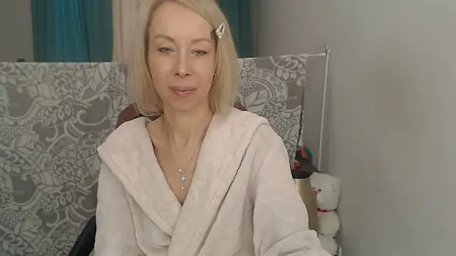 LuxuryNika online show from 11-26-25, 10:27