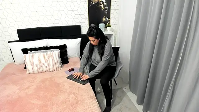 Snapshot of Heidix chatting on 02-20-25, 04:50 Heidix online show from 02-20-25, 04:50