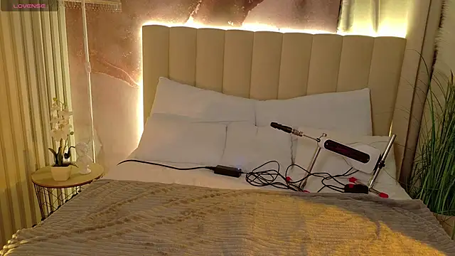 Eille Elfie online show from 11-11-25, 05:40