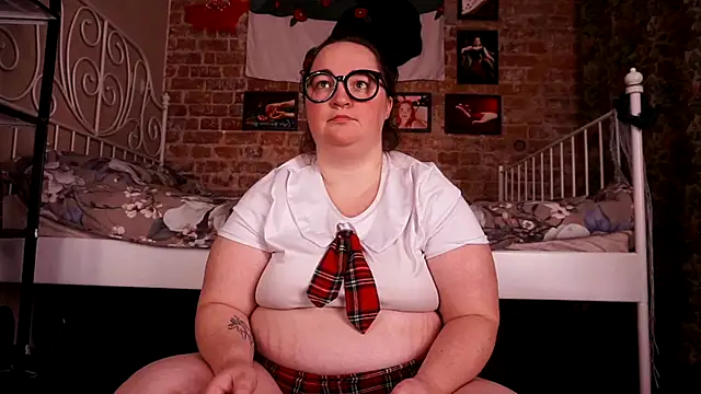 Snapshot of Evelively chatting on 11-02-25, 03:20 Evelively online show from 11-02-25, 03:20