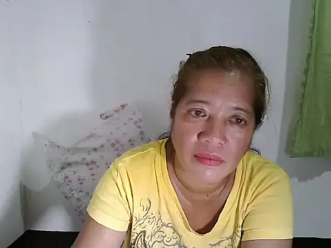 Snapshot of wethornypussy4u chatting on 02-26-25, 12:16 wethornypussy4u online show from 02-26-25, 12:16