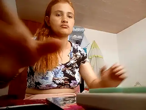 Snapshot of Mia_davis01 chatting on 12-18-24, 05:00 Mia davis01 online show from 12-18-24, 05:00