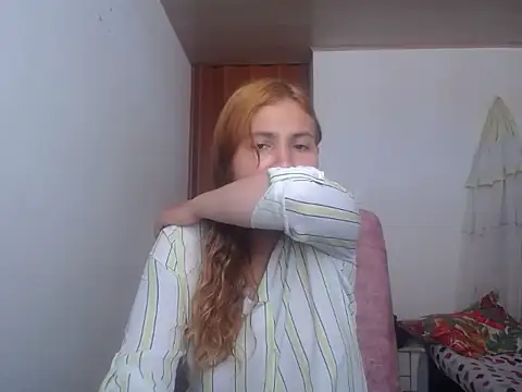 Snapshot of Mia_davis01 chatting on 01-03-25, 05:20 Mia davis01 online show from 01-03-25, 05:20