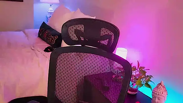 Wonderful Woman online show from 10-22-25, 04:02