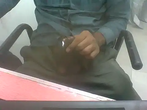 Snapshot of lltstr52 chatting on 03-31-26, 06:03 lltstr52 online show from 03-31-26, 06:03