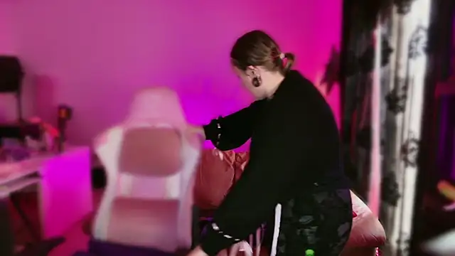 kisicaxx online show from 02-28-25, 04:10