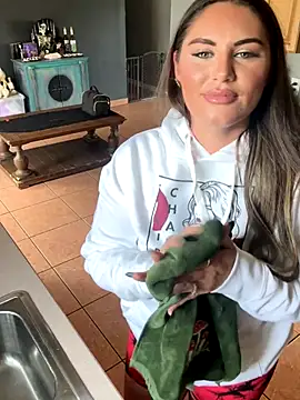 lovely beast online show from 10-08-25, 04:04