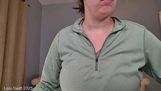 Snapshot of LeiaSwift chatting on 02-13-25, 01:26 LeiaSwift online show from 02-13-25, 01:26