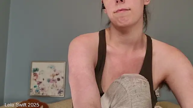 Snapshot of LeiaSwift chatting on 11-21-25, 03:33 LeiaSwift online show from 11-21-25, 03:33