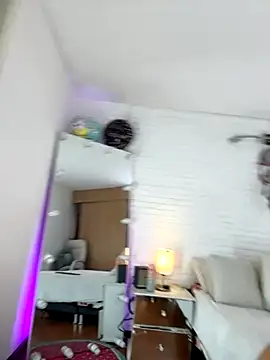 hollythomson online show from 10-28-25, 05:04