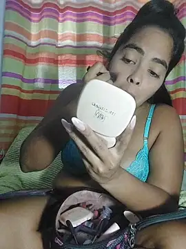 Snapshot of missmelissa_ chatting on 11-04-25, 11:53 missmelissa online show from 11-04-25, 11:53