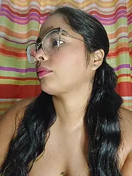 Snapshot of missmelissa_ chatting on 11-25-25, 12:05 missmelissa online show from 11-25-25, 12:05