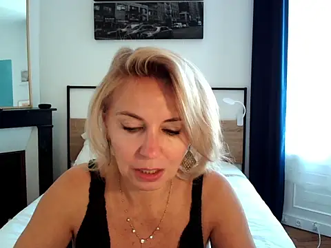 ADreamLady online show from 09-17-25, 02:41