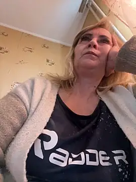 Snapshot of Irina2909@xh chatting on 10-11-25, 06:12 Irina2909xh online show from 10-11-25, 06:12