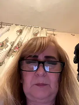 Snapshot of Irina2909@xh chatting on 10-18-25, 10:10 Irina2909xh online show from 10-18-25, 10:10