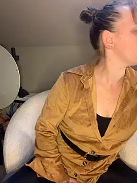 MissGirly online show from 09-30-25, 07:35